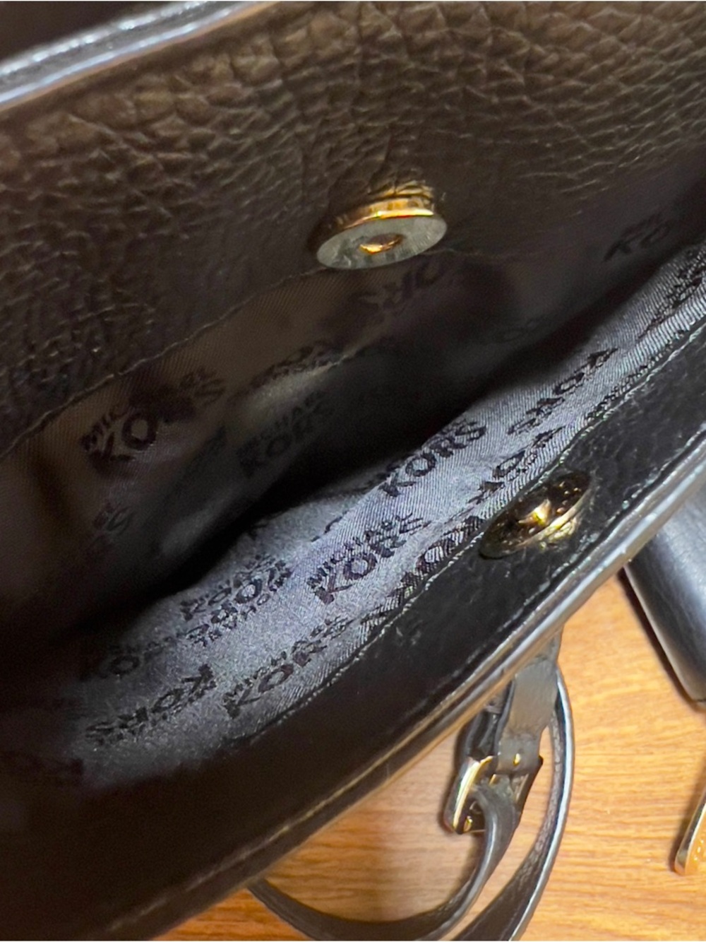 Michael Kors Black Leather Hamilton Traveler Messenger bag & Small Wallet Set - Picture 5 of 14